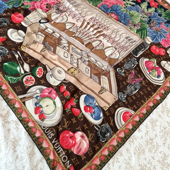 LOUIS VUITTON Silk Monogram LV Scarf - Picture 5 of 5